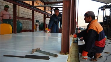 半岛真人赌博官网工程师风采 蛋托生产线安装花絮集锦